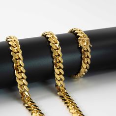 Comfortable, lightweight, and amazingly versatile. This Silver Cuban Link Chain is a must-have for anyone who wants to elevate everyday casual or formal outfits with a nice simple necklace for men.Approximate weight: 150-220 grams 💎 Precious Metal Gold Bonded: Premium quality 925 silver material covered in thick 14K yellow gold to add a taste of luxury in all of your outfits. ⚒️ Craftmanship Crafted to Perfection: Get nothing but the best. This wonderful piece is crafted using top-quality mater Silver Mens Necklace, Silver Cuban Link Chain, Gold Cuban Link Chain, Gold Bond, Solid Gold Jewelry, Cuban Link Chain, Mens Gold, Cuban Chain, Cuban Link