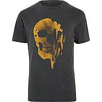 Washed black cotton Gold melting skull print Regular fit Crew neck Short sleeve Black Skull, Black Skulls, Skull Print, T Shirt Vest, Black Cotton, River Island, Rocker, Tshirt Print