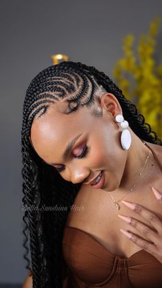 MOIS D’ AOÛT & SEPTEMBRE COMPLET | Lemonade island twists ✨ Pour cette coiffure j’ai utilisée 3 paquets de x pression pré étiré et 5h de temps . 1h pour le maquillage Hair... | Instagram Lemonade Island Twist, Lemonade Twists, Island Braids, Hairstyles For Christmas, Afrocentric Hair, Straight Up, Afrocentric Hairstyles, Christmas Hairstyle, Island Twist