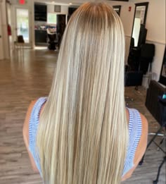 Straight Hair Highlights Blonde, Full Head Blonde Highlights Straight Hair, Brown To Blonde Hair Straight, Strait Blonde Hair, Straight Blonde Highlights, Super Blonde Highlights, Blonde Highlights With Dark Roots, Blonde Hair Bayalage, Blonde Highlights Straight Hair