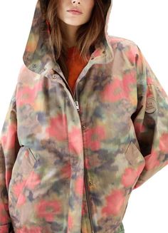 Details and care.Description : parkas, concealed zipper and snap fastening, short, side welt pockets, long-sleeved, tie & dye pattern, all-over print..Material : 41% Polyester / 38% Linen / 21% Cotton.Color : sage_chine.Size & measurements : The model is 176 cm tall and wears a size S. Fits large to size, take one size smaller than your usual size..Care instructions : Machine wash 30�C..Product code : WOO62T3WMUL1T1AA00 Woolrich Parka, Tie Dye Pattern, Women's Jackets, Tie Dye Patterns, Women's Coats, Bologna, Welt Pockets, Primavera Estate, Cotton Linen