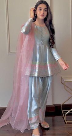 Belle Silhouette, Pakistani Fancy Dresses, Beautiful Pakistani Dresses, Trendy Dress Outfits, Simple Pakistani Dresses, Designer Dresses Casual, Stylish Party Dresses