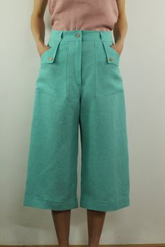 "Women linen cropped pants with 2 pockets in turquoise color, perfect for casual wear and suitable for any occasion in any season Details: - 100% natural linen produced in Europe ; - medium weight (180 gram per square meter); - color: turquoise, could be any from our colors catalogue (color samples at the photo); Made to order, approximately a few days, If you have any questions please message me and I will be glad to answer. Size guide : Size XS Bust: fits bust around 33\"-34\"/ 84-88 cm Waist: Summer Linen Pants, Elegant Pant, Queen Outfit, Pants Linen, Cropped Linen Pants, Linen Crops, Summer Linen Dresses, Pants Summer, Linen Casual