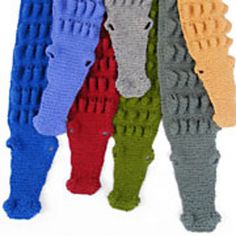 six knitted gator scarves are lined up in a row with the words, gota knit a gator scarf