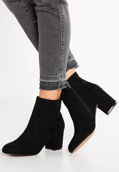 High Heel Boots Ankle, Fashion Heels, Pretty Shoes, Stylish Shoes, Outfit Casual, Boots Outfit, Black Ankle Boots, Dorothy Perkins