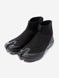 Tencel upper
 Tip with cut
 Slip-on fit
 Rubber sole
 TABI cotton socks included



Fit:
Small fit: we recommend choosing a size larger than what you usually wear Tabi Sneakers, Tabi Socks, High Sneakers, Low Sneakers, Cotton Socks, Winter Sale, New Balance, Rubber Sole, The North Face