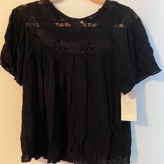 New With Tag Casual Zara Blouse For Night Out, Zara Casual Lace Top Blouse, Zara Black Short Sleeve Blouse, Zara Black Casual Blouse, Zara Black Lace Top, Zara Short Sleeve Blouse For Night Out, Casual Zara Blouse With Lace Top, Zara Blouse, Zara Tops