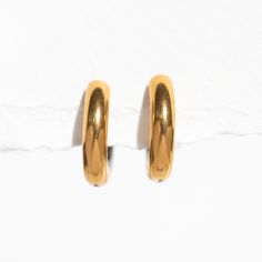 Switch up your look in our Duality Hoops! Boasting a unique and innovative gold and silver design, these earrings offer effortless versatility to match any outfit. With just a simple flip, you can switch up your look in an instant. Don't settle for just one metal color when you can have the best of both worlds.Our line of stainless steel hoops are made to be water and tarnish resistant. Wear this and feel confident wherever you go without having to worry about upkeep! Material: Stainless steel H Silver Design, Necklace Chain Lengths, Don't Settle, Jewelry Companies, Jewelry Cleaner, Metal Color, Feel Confident, Jewelry Plate, Gold And Silver