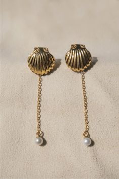 Gold Seashell Earrings, Gold Shell Earrings, Gold Statement Earrings, Pearl Gold Vermeil Earrings, Gold Earrings, Gold Dangling Earring La Perlita Earrings: an exquisite hand carved seashell-shaped pair of delicate earrings with a dangling, tiny natural pearl. These one-of-a-kind pieces are meticulously designed and finely detailed to capture the essence of a real scallop seashell. Each earring is a testament to exceptional craftsmanship, ensuring that each piece is as unique as the person weari Seashell Earrings, Gold Statement Earrings, Earrings Pearl, Natural Pearl, Shell Earrings, Delicate Earrings, Silver Pieces, Precious Gemstones, Natural Pearls