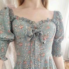 New Neck Designs, Vintage Flower Dress, Detail Couture, Holiday Dressing, Frock Fashion, Dress Neck Designs, Designs For Dresses, Flower Dress, Kurti Designs