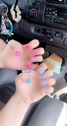 Matching Acrylic Nails With Sister, Cute Matching Nails For Best Friends Short, Matching Nails With Best Friend Short, Matching Short Nails With Best Friend, Matching Nail Designs For Best Friends, Nails To Get With Your Best Friend, Matching Acrylic Nails With Best Friend, Matching Best Friend Nails, Cute Matching Nails For Best Friends