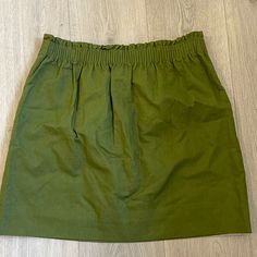 J Crew Linen / Cotton Deep Green Mini Skirt Size: 10 ( See Measurements In Photos) Rich Deep Green Mini Skirt With Extremely Saturated Color, Ruched Waistline And Has Only One Pocket. I Love A Skirt With At Least One Pocket, Lol It’s In Almost Brand New Condition, No Signs Of Wear Perfect For Formal Or Business Work Wear No Returns Green Cotton Mini Skirt With Elastic Waistband, Green Cotton Mini Skirt For Work, Green Cotton Skort, Chic Green Cotton Skirt, Green Cotton Skirted Skort, Green Cotton Skirt For Day Out, Green Flowy Cotton Mini Skirt, Green Mini Skirt With Elastic Waistband, Casual Mini Skirt With Elastic Waistband For Work