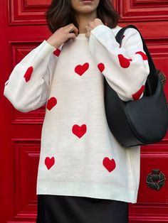 👉 @styleinger Heart Sweater ❤�️ Perfect for fall and winter, this soft knitwear features a round neck and drop shoulder design. Ideal for travel, casual outings, or workwear. #styleinger #HeartSweater #WinterFashion #StayCozy #FashionWoman 👚✨ Sweater Rajut, Elegant Sweater, Embroidery Sweater, Chunky Knits, Heart Sweater, Winter Stil, Mode Casual, Embroidered Heart, Drop Shoulder Sweaters