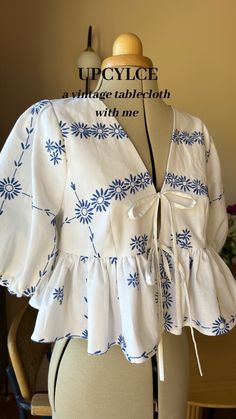 Printed Tops Designs, Top Inspo Sewing, White Blouse Pattern, Stylish Tops Fashion, Cute Tops For Women, Sewing Tops, Fashion Top Outfits, Couture Mode, Trendy Fashion Tops