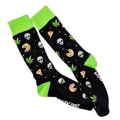 Blaze up and stare into the sky! Alien Socks, Funny Alien, Other World, Aliens Funny, The Night Sky, Mens Socks, Aliens, Night Sky, The Sky