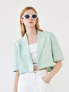 MO&Co. Linen Blend Crop Blazer Features : - Irregular silhouette- Peak Lapel- ButtonCode : MBB2BLAT02Back length of size S is 47cmBeige : Model is 177cm tall and wearing a size MGreen : Model is 175cm tall and wearing a size M MATERIALS & CARE : Material : 48.3% Viscose 31.6% Linen 20.1% CottonDo not bleachDo not tumble dryProfessional dry cleaning, mild processIron at low temperatureWrap metal parts before dry-cleaning and fasten well for separate dry-cleaning.Please select your own size in the Womens Blazer Coat, Ladies Blazer, Blazer Beige, Crop Blazer, Peak Lapel, Linen Women, Blazer Coat, Linen Blend, Blazer