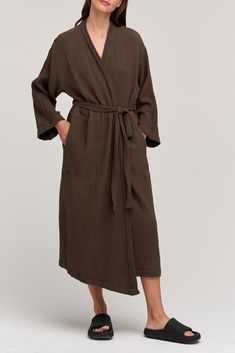 Without realizing it, this robe could quickly become the VIP of your closet. Crafted from a breezy cotton gauze that has a soft texture while being sturdy and durable, this effortless staple is feels wonderful from dawn till dusk. Be sure to check out the Mini Cotton Gauze Robe. Terry Cloth Robe, Velvet Tees, California Cool, Soft Texture, Terry Cloth, Vintage Black, Lounge Wear, Velvet, Texture