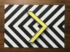 a piece of paper that has been cut out to look like a zigzag