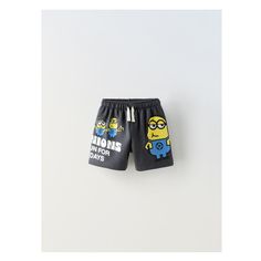 Shorts with elastic waistband and adjustable drawstring. The Minions ™ print. Casual Graphic Print Shorts For Playwear, Casual Character Print Bottoms For Summer, Summer Casual Bottoms With Cartoon Print, Cotton Graphic Print Bottoms For Playwear, Cotton Bottoms With Graphic Print For Playwear, Playful Cotton Swim Trunks With Built-in Shorts, Casual Graphic Print Bottoms For Playwear, Casual Character Print Black Bottoms, Playful Black Bottoms For The Beach