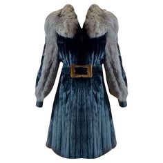 Gucci Vintage Fur Coat with Belt Fall/Winter 2007 Size 40IT Fur Coat Runway, Fendi Fur Coat, Coat Runway, Fur Belt, Fendi Fur, Vintage Fur Coat, Coat With Belt, Fur Coat Vintage, Gucci Vintage