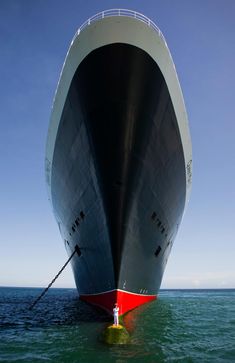 a large boat is in the water with it's front end sticking out from the water