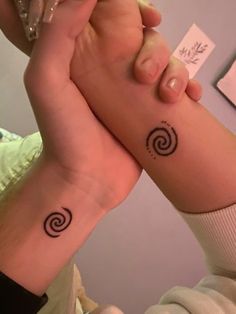 Henna Designs 4th Of July, Summer Henna Designs, Matching Henna, Karwa Chauth Mehndi, Aesthetic Henna, Summer Henna, Small Henna Tattoos, Small Henna Designs, Henne Tattoo