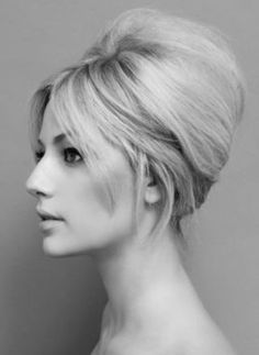 Wedding Hairstyles Vintage, Wedding Hairstyles Updo Messy, Brigitte Bardot Hair, Hairstyles Vintage, Bardot Hair, Vintage Updo, Retro Wedding Hair, Wavy Wedding Hair