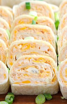 there are many rolls that have cheese on them