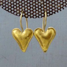 Crafted with care, my 22k Gold Heart Drop Earrings feature charming puffed hearts.  The earrings have a 9k yellow gold back and are designed with handmade 14k yellow gold French hooks. Perfect as an anniversary gift, these dainty heart dangle earrings make an exquisite gift for her. PRODUCT DETAILS: * Width: 0.47" (12 mm) * Length without the ear wire: 0.55" (14 mm) * Length from top of the ear wire to bottom of the earring: 0.9" (23 mm) PACKAGING AND SHIPPING: The earrings will be packed in a gift box, ready to give as a gift, and will be shipped with DHL, which usually takes 2-6 days to arrive. View my other earrings here: https://www.etsy.com/shop/Omiya?section_id=7425980 Please contact me for any questions or requests. Puffed Heart, Heart Dangle Earrings, Heart Drop Earrings, Unique Jewelry Designs, Gold Heart, 22k Gold, Heart Of Gold, Ear Wire, Anniversary Gift