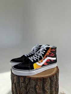 FOLLOW MY SHOP TO CHECK DAILY UPDATES & PRICE DROPS Vintage Vans Flame Sk8 Hi Retro Sneakers in Black, White, Red and Orange Classic high top skate shoes. Big flame print on both sides of the shoe Size US 12, 30cm Shoes are in very good pre-owned condition. No any flaws. Heels and toes are in a good shape. Please check pictures for more information on the product Shipping options: - standard shipping in 7-15 days - priority in 3-5 business days (price will be more)   Check out my other items & follow - new arrivals every week! If you have any questions regarding the item, shipping - feel free to contact any time. All items are genuine. Customer satisfaction is our priority! Shoes Big, Basket Vintage, Vintage Vans, Sneakers Athletic, Retro Sneakers, Sk8 Hi, Skate Shoes, Sneakers Black, High Top