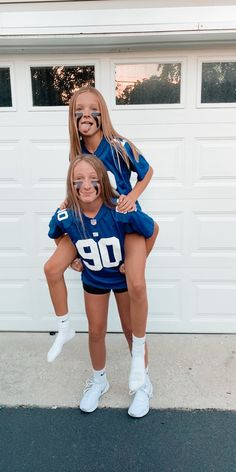 Football Halloween Costume, Couple Costumes For Halloween, Fun Halloween Outfits, Preppy Halloween, Halloween Duos, Spirit Week Outfits, Cute Group Halloween Costumes, Classy Halloween Costumes, Matching Halloween Costumes