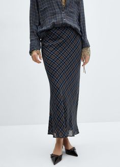 Wool mix fabric. Long design. Evasé design. Checked print. Unclosed. Elastic waist. Inner lining. Side length 35.43 in. Skirt length 34.25 in Crop Denim Vest, Flower Pants, Ruffled Socks, All Black Looks, Langer Rock, Long Skirts For Women, Dress Shapes, Mid Dresses, Mixing Fabrics