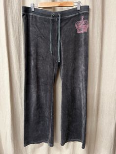 Juicy Couture Gray Velvet Track Pants Pink Crown  Size Large Very Good Vintage Condition  Please see pictures for more details. Please note that vintage items are not new and may have minor imperfections. For more details and information please send a personal message. You can ask me any question before buying. WORLDWIDE SHIPPING by  DHL Express Estimated time of arrival in 1-3 working days. Handling period 1 business day. * Please leave your phone number. It is for the DHL waybill.  * Without the phone number I am not allowed to ship. Plus Size Juicy Couture, Vintage Bottoms With Pockets For Loungewear, Vintage Loungewear Bottoms With Pockets, Juicy Couture Vintage, Vintage Juicy Couture, Juicy Couture Pants, Pink Crown, Grey Velvet, Cute Everyday Outfits