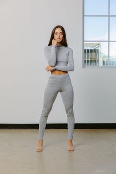 Super soft and form-fitting, our turtle neck crop top and legging set is definitely made for indoors and outdoors; whether it's heading to your morning class or heading to catch an early flight. Featuring leggings that are high waisted and a turtleneck with long sleeves and cropped length, it's the perfect two piece that will have you looking comfy and effortless. Sporty Set, Turtle Neck Crop Top, Fitness Wear Outfits, Crop Top And Leggings, Neck Crop Top, Sport Pants, Workout Wear, Black Media, Two Piece Pant Set