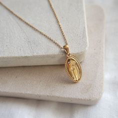 Looking to add some beach vibes to your summer style? Introducing the Palmetto Necklace - featuring a long oval pendant beautifully adorned with palm trees and a delicate cubic zirconia stud. Enjoy a piece of paradise wherever you go, this stunning necklace is perfect for those who love to soak up the sun and feel the sand between their toes. -stainless steel, gold plated -15.5" in length with 2" extender Soak Up The Sun, Oval Pendant, Beach Vibes, Stunning Necklace, Philadelphia Pa, Beach Vibe, Jewelry Case, Pearl Ring, Pearl Jewelry