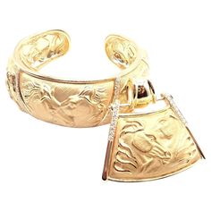 18k Yellow Diamond Equine Horse Bangle Bracelet And Pendant Set by Carrera Y Carrera. Experience the thrill of the chase with this Authentic Carrera Y Carrera 18k Yellow Gold Equine Horse Stampede Cuff Bracelet and Pendant set. Masterful pieces, they portray a dynamic stampede of horses expertly carved into the warm glow of 18k yellow gold, symbolizing freedom and power. The cuff's wide design ensures a striking presence, while its open back provides ease of wear and the beautiful pendant. These Horse Stampede, Modest Jewelry, Chanel Ring, Carrera Y Carrera, Horse Pendant, Hermes Jewelry, Yellow Gold Bangle, Wild Beauty, Bangle Bracelet Set