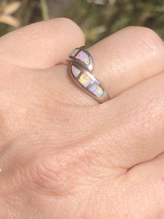 Beautiful Vintage Crushed Fire Opal Sterling Silver Band Ring. Ring is marked 925 Ring Size 5 Rutilated Quartz Crystal, Boulder Opal Pendant, Quartz Crystal Pendant, Sterling Silver Rings Bands, 925 Ring, Lovely Ring, Sunset Beach, Silver Band Ring, Opal Pendants