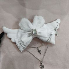 Option 1: A hairclip.  Option 2: A pair of hairclips.  The price is for a hairclip or a pair of hairclips only, others are not included. White Bow Hair Accessories As Gift, White Bow Hair Accessory For Gift, White Bow Hair Accessories For Gifts, White Butterfly Knot Hair Accessories For Gift, White Brooch With Decorative Bow For Gift, White Decorative Bow Headband For Parties, White Bow Headband Hair Accessory, White Headband With Decorative Bow For Gifts, White Bow Hair Accessories For Party