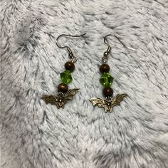 Fun Beaded Bat Handmade Earrings Halloween Beaded Bat, Earring Inspo, Earrings Halloween, Earring Ideas, Handmade Ideas, Bead Earrings, Earrings Color, Diy Earrings, Green Gold