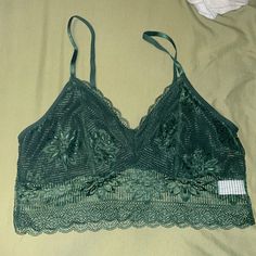 Shein / Size 1xl / Dark Green Bralette / Lace Designed / No Padding / Brand New / Open To Offers Butterfly Bra, Push Up Strapless Bra, Green Bralette, Floral Lingerie, White Bralette, Bralette Tops, Lace Fashion, Green Lace, Black Laces