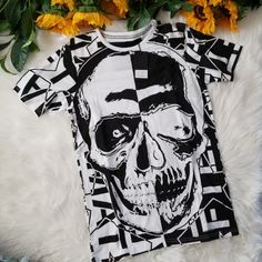 Brand New With Tag White Graffiti Print Tops For Halloween, Casual Tops With Skull Graphic Design, White Skull Print Alternative T-shirt, Alternative White T-shirt With Skull Print, Alternative Tops With Skull Graphic Print, Fitted T-shirt With Skull Graphic Print, Punk Style Skull Graphic Tops, Alternative Style White Skull Print Top, Edgy White Skull Print Top