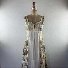 Vintage L 70s S Gunne Sax Boho Neutral Floral Rose Lace-Up Ruffle Hem Maxi Dress. Fits Approximately : Small; Label States 7 - See Measurements. Bust : 34” Empire Waist : 28” Bodice Length : 10.5” Overall Length : 55” Nwot. Excellent Condition. Never Worn. 0320vtg New To Poshmark? Use Code "Shesabettie" For $10 Off Your First Purchase! Vintage Floral Print Dress For Garden Party, Elegant White Vintage Dress With Floral Print, Summer Vintage Floral Print Wedding Dress, Beige Floral Print Maxi Dress For Wedding, Summer Wedding Vintage Dress With Floral Print, Summer Wedding Floral Print Vintage Dress, Cream Vintage Dress For Spring Garden Party, Cream Silk Dress For Garden Party, Fitted Cream Vintage Dress With Floral Print