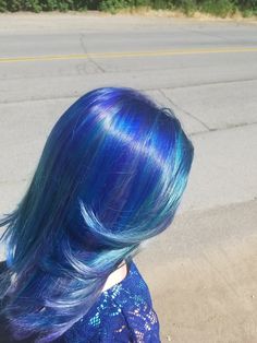 All Over Blue Hair Color, Cute Hair Ideas Color, Multi Blue Hair, Dark Blue Hair Light Blue Highlights, Dyed Hair On Curly Hair, Full Dyed Hair, Purple Roots Blue Hair, One Color Hair Dye, Light And Dark Blue Hair