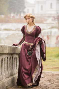 "Princess in Exile" dress Princess In Exile, Elegant Cotton Dress, Medieval Dress Princess, Moda Medieval, Medieval Costumes, Medieval Princess, Costume Princess, Armor Clothing, Velvet Vest