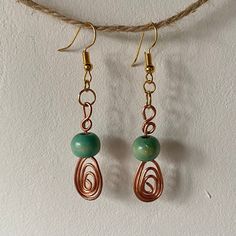 Handmade wire wrapped spiral earrings with coloured bead, perfect for any outfit or occasion. Please message me on instagram @georgeelizabethart if you would like to purchase without added fees :) Ears Ringing, Old Jewelry Crafts, Homemade Earrings, Accessory Inspo, Wire Wrap Jewelry Designs, Earrings Tutorial, Schmuck Diy, Wrapped Earrings, Earring Designs