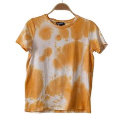 Freshman Womens Orange Tie Dye Crew Neck Short Sleeve Top Size Xl New With Defects Small Faint Black Stain On The Front Of The Top (Stain May Or May Not Come Off) Measurements: Armpit To Armpit - 18 In Shirt Length -22 In Tie Dye Girl, Orange Tie Dye, Light Pink Shorts, Tie Dye Blouse, Casual Activewear, Light Blue Top, Orange Tie, Crew Neck Tshirt, Yellow Ties