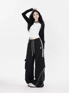 Oversized Pants Aesthetic, New Y2k Outfits, Black Oversized Outfit, Black Ootd Aesthetic, Oversized Outfit Summer, Outfits Oversize, Acubi Outfit, Y2k Outfits Street Styles, Sweatshirt Street Style