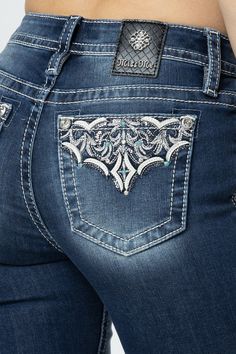 - Mid-rise, dark wash bootcut jeans- Embroidered silver swirl and feather design- Leather inserts, turquoise rivets, rhinestone rivets, and sequins- Black embroidered quilt leather Miss Me logo brand patch- 5-pocket design- Fading- Front Rise: 9", Back Rise: 14"- Inseam: 34"- 73% Cotton, 24% Viscose, 3% Elastane- Gentle machine wash with like colors in cold water, Tumble dry low Model is wearing size: 25 Model Measurements: Height: 5'10" Bust: 32" Waist: 24" Hips: 35" Style No.M9191B-D1059 Me Logo, Dark Wash Bootcut Jeans, Embroidered Quilts, Wardrobe Update, Y2k Jeans, Feather Design, Body Dress, Boot Cut Denim, High Rise Denim