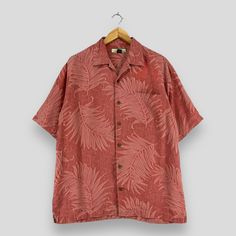 "REMINDER: THIS IS USED CLOTHING PLEASE DO NOT EXPECTED IT LIKE TO BE NEW OR IN PRISTINE CONDITION Feel free to contact me for any question. I'll assist you with my pleasure. TOMMY BAHAMA Hawaii Shirt Small Vintage Y2K Honolulu Beach Tropical Flower Surfing Guam Sunwear Buttondown Aloha Wear Silk Shirt Size S *All measurements are taken with the garment flat on the ground. SIZE ON TAG :- Size S ACTUAL SIZE MEASUREMENT :- ARM PIT TO ARM PIT :- 22.5\" inches BACK COLLAR TO HEM :- 28.5\" inches CONDITION :- GREAT USED CONDITION. HAS DISCOLORATION (KINDLY REFER TO THE PICTURES ATTACHED) ** WE ARE USING DHL EXPRESS, IT TAKES 3-5 WORKING DAYS ONLY TO ARRIVE. PLEASE LEAVE YOUR PHONE NUMBER ON THE NOTE WHILE MAKE A PURCHASE** REF : (02-10-2022) R436" Collared Camp Shirt With Hibiscus Print For Summer, Hawaiian Printed Relaxed Fit Shirt, Hawaiian Camp Shirt For Beach With Relaxed Fit, Relaxed Fit Hibiscus Print Summer Shirt, Summer Collared Hawaiian Shirt With Palm Tree Print, Casual Hawaiian Shirt With Hibiscus Print For Summer, Collared Hawaiian Shirt With Palm Tree Print For Summer, Red Hawaiian Button-up Shirt For Vacation, Hawaiian Shirt With Relaxed Fit And Camp Collar