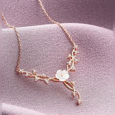 925 Sterling Silver Ivy Necklace, Floral Necklace, Necklace for Women, Anniversary Gift, Christmas Necklace Gift, Birthday Git, Gift for Her, Magnolia Flower Necklace, Sale Metal Used: 925 Sterling Silver   Weight: 2.70 Gr Figure Width: 3.50 Cm Figure Height: 2.90 Cm Chain Length: 42 Cm Stone Type: Zircon Coating: Rosegold Coating Maintenance: It does not darken as long as contact with substances such as perfume, alcohol, cream and bleach is avoided. Floral Necklace Jewelry, Ivy Necklace, Necklace Sale, Christmas Necklace, Magnolia Flower, Floral Necklace, Flower Necklace, Necklace Gift, Necklace For Women